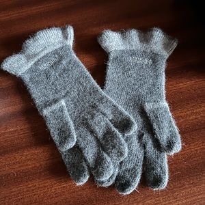 NWOT MOSCHINO Gloves knit from cozy luxe bland wool with Logo signatureMOSCHINO